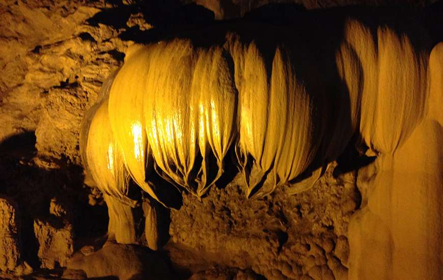 Nguom Ngao Cave