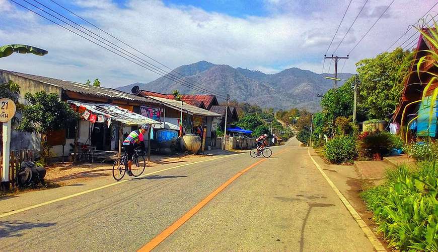 cycling the Samoeng Loop