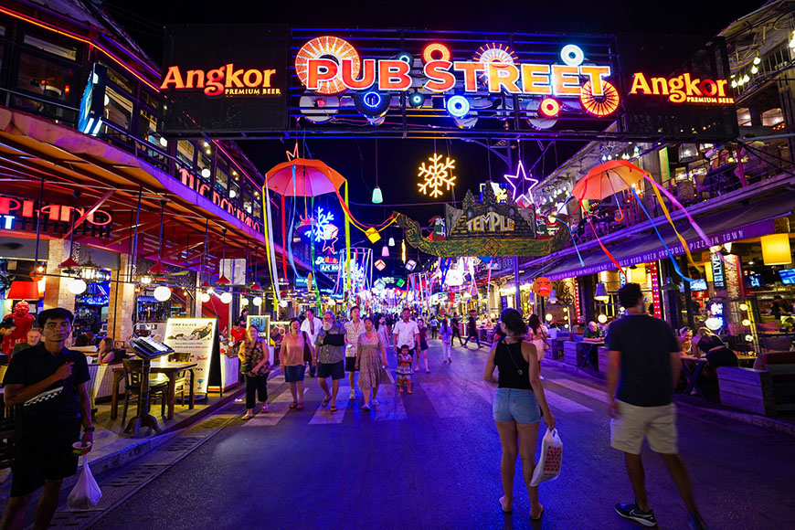 Night life in Siem Reap pub-street